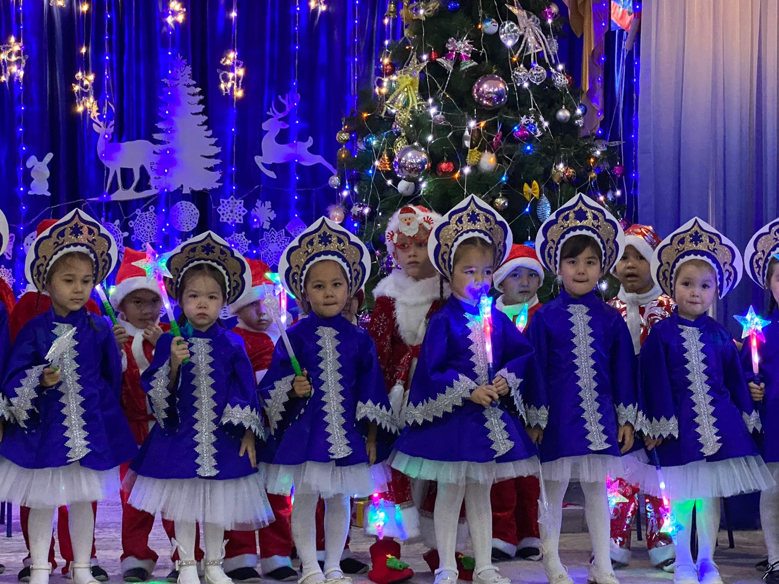 Ересек және мектепалды топтардың жаңа жылдық ертеңгіліктерінен көрініс 🥳🎊🎉🎄✨❄️☃️ 2024 жыл қош келдің!!!