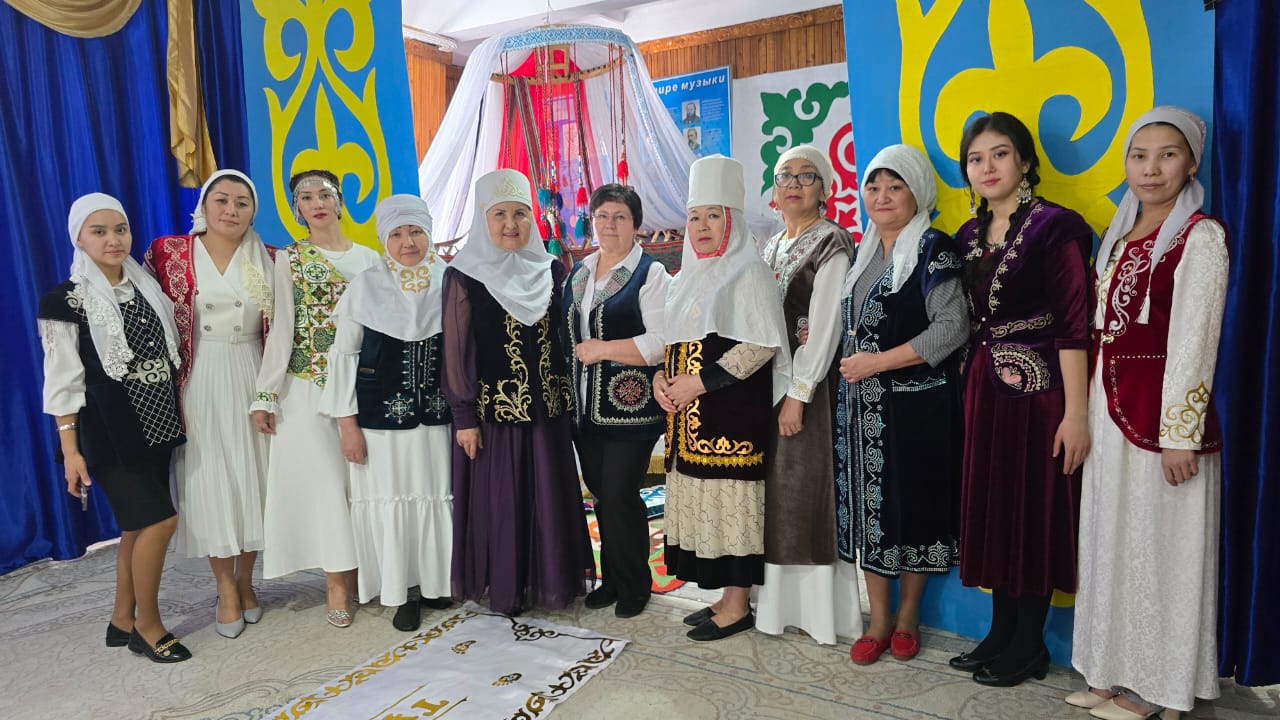 Әжелер мектебі